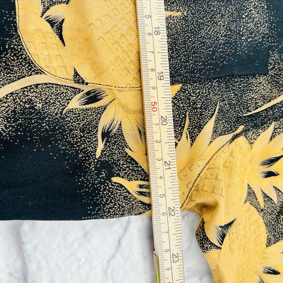 TOMMY BAHAMA Men's Camp Hawaiian Pineapple‎ Button Up Shirt Small Black/Tan - Picture 7 of 9